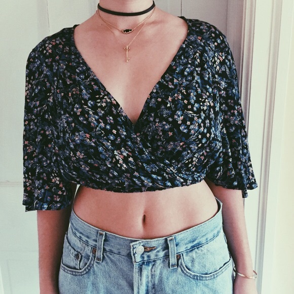 Urban Outfitters Tops - Kimchi Blue Floral Crop